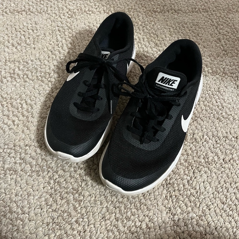 Nike Black and White Athletic sneakers size 7.5